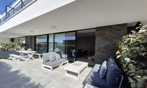 DH Foto Blue dunes terras schuin rechts met gebouw